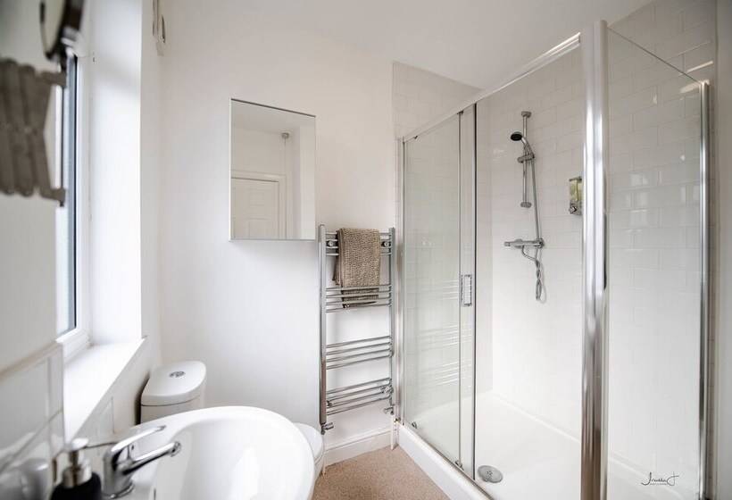 21 Roberts Residence