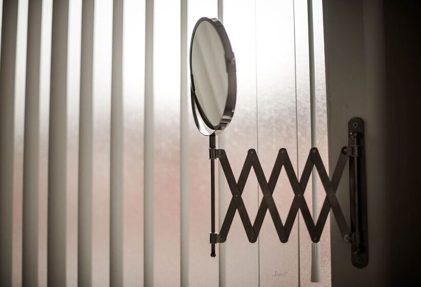 21 Roberts Residence