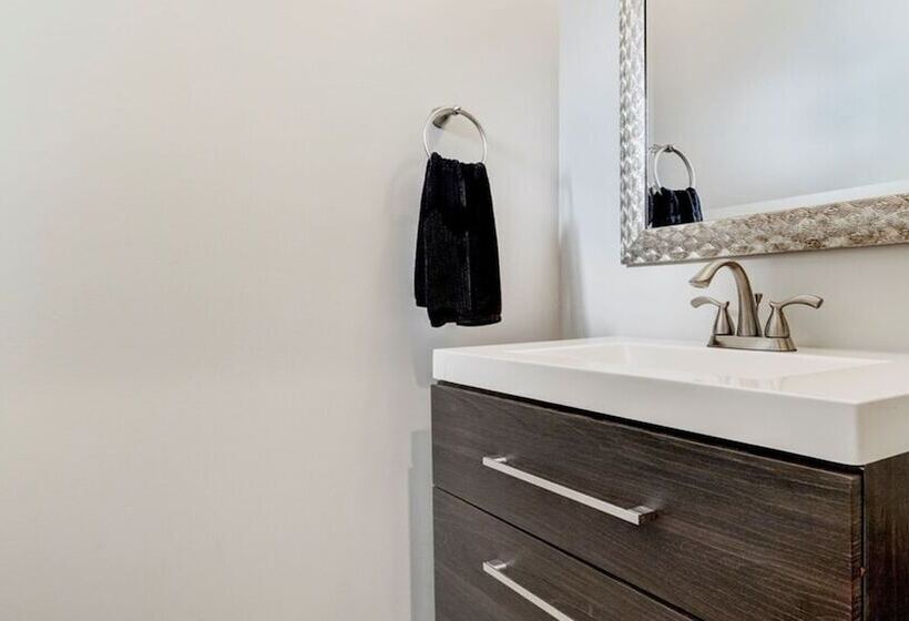 Amazing 4 Bdrm W/backyard Paradise In Scottsdale!