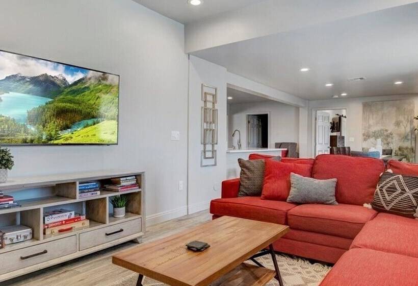 Amazing 4 Bdrm W/backyard Paradise In Scottsdale!