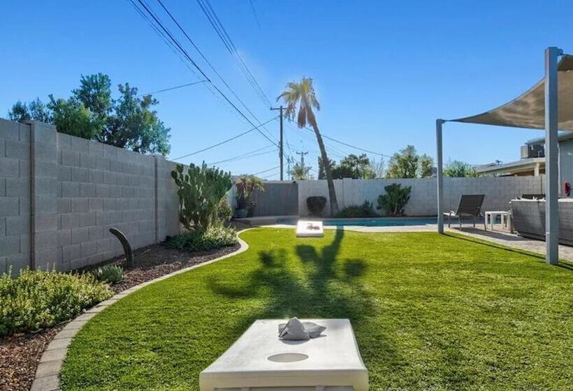 Amazing 4 Bdrm W/backyard Paradise In Scottsdale!