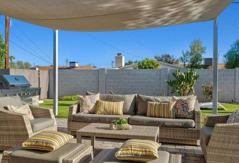 Amazing 4 Bdrm W/backyard Paradise In Scottsdale!