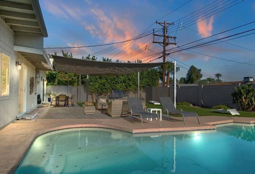 Amazing 4 Bdrm W/backyard Paradise In Scottsdale!