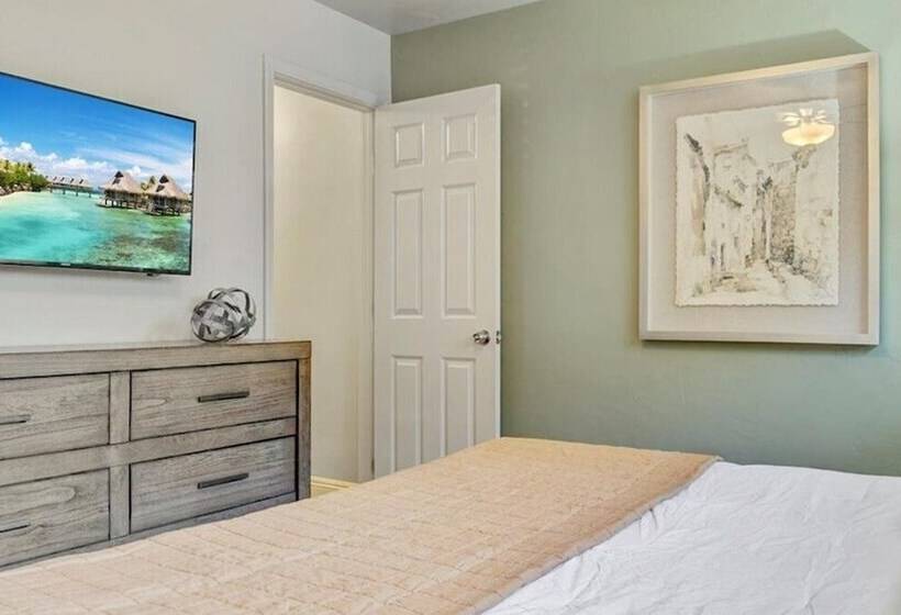 Amazing 4 Bdrm W/backyard Paradise In Scottsdale!