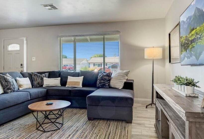 Amazing 4 Bdrm W/backyard Paradise In Scottsdale!