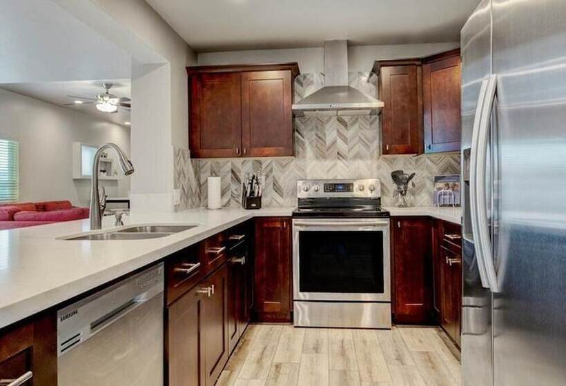 Amazing 4 Bdrm W/backyard Paradise In Scottsdale!