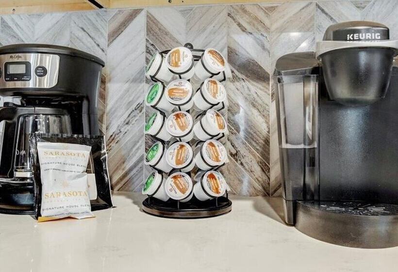 Amazing 4 Bdrm W/backyard Paradise In Scottsdale!