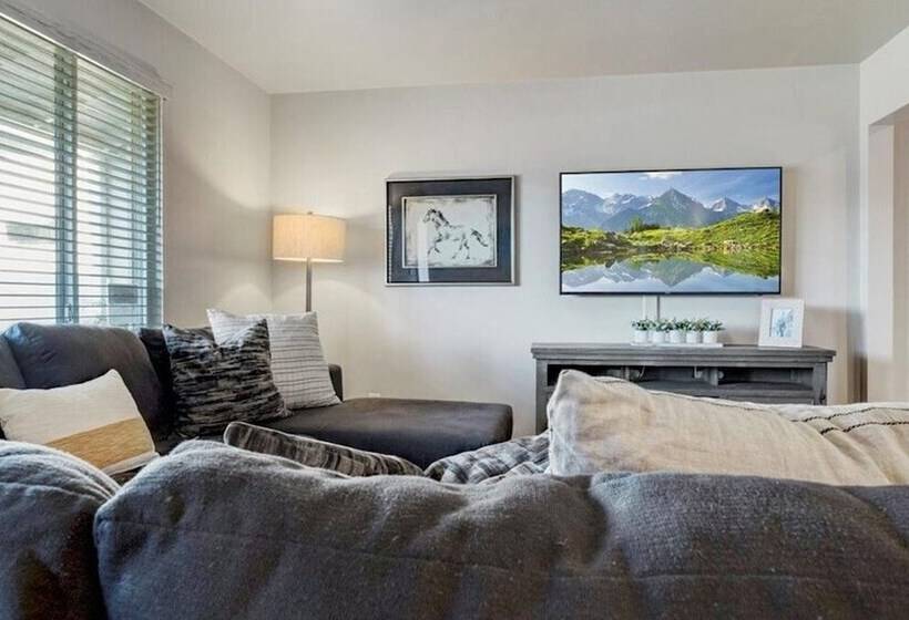 Amazing 4 Bdrm W/backyard Paradise In Scottsdale!