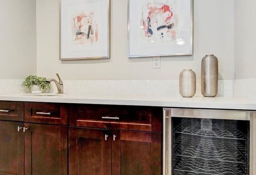 Amazing 4 Bdrm W/backyard Paradise In Scottsdale!