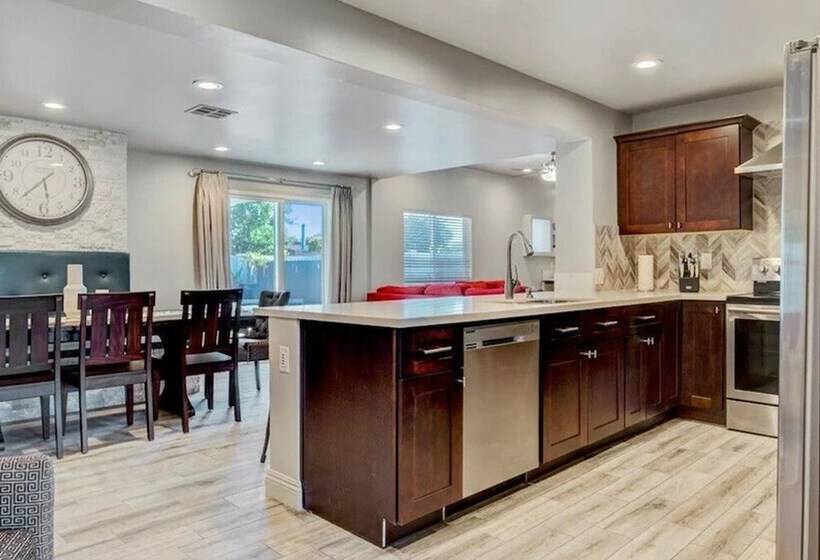 Amazing 4 Bdrm W/backyard Paradise In Scottsdale!