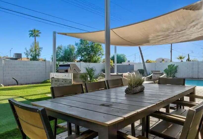 Amazing 4 Bdrm W/backyard Paradise In Scottsdale!