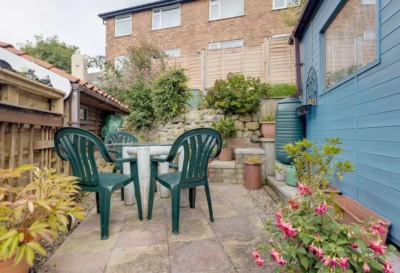 Charming Historical Cottage In Scarborough