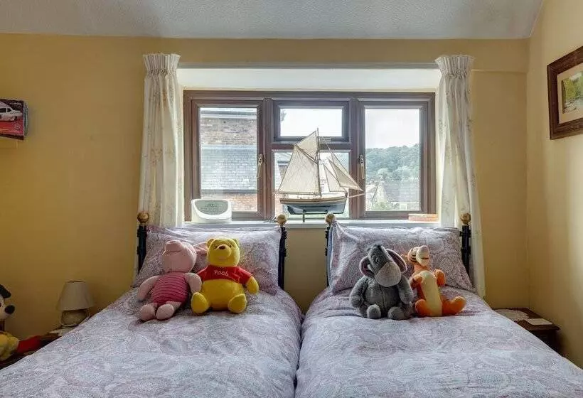Charming Historical Cottage In Scarborough