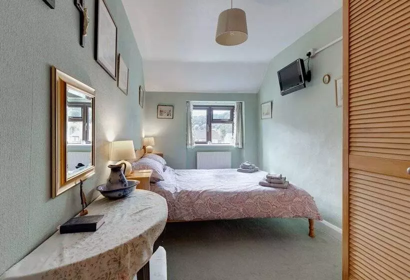 Charming Historical Cottage In Scarborough