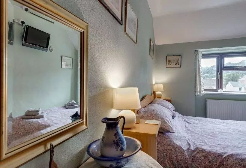 Charming Historical Cottage In Scarborough