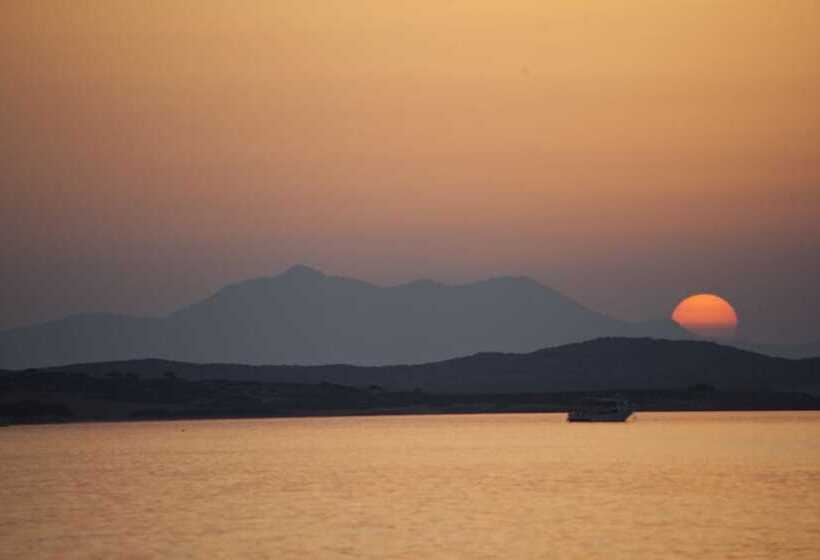 هتل Oliaros Seaside Lodge