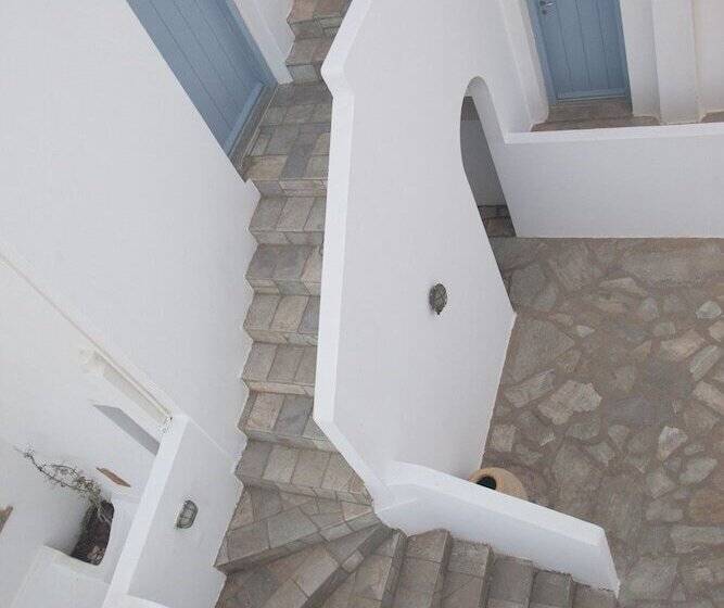 هتل Oliaros Seaside Lodge