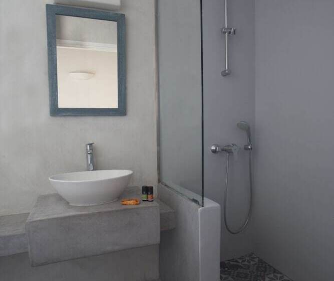 هتل Oliaros Seaside Lodge