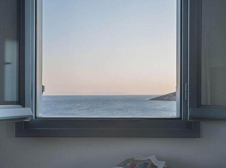 هتل Oliaros Seaside Lodge