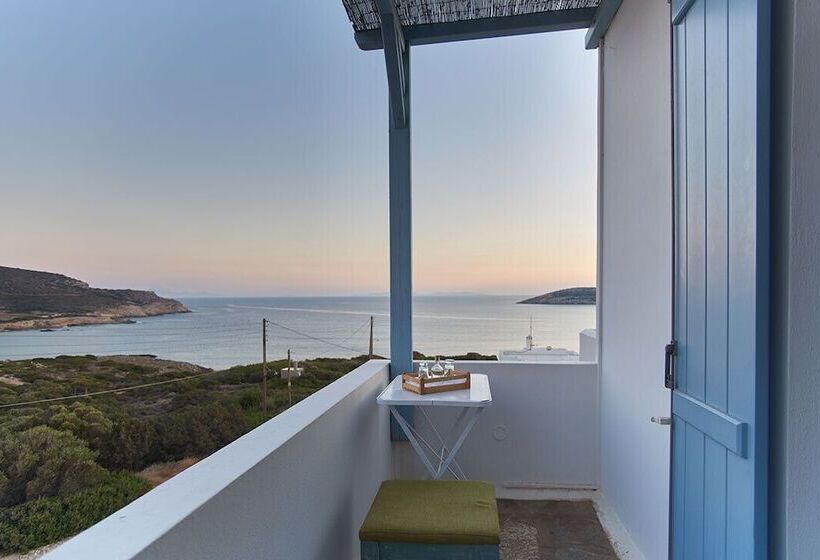 هتل Oliaros Seaside Lodge