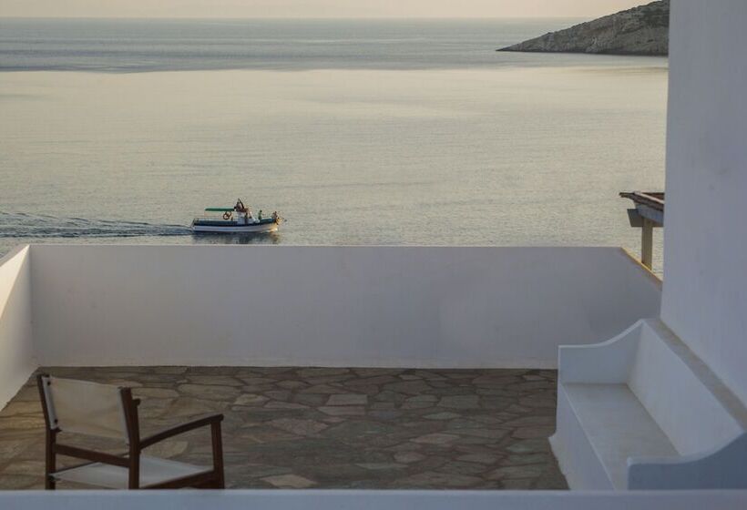 هتل Oliaros Seaside Lodge