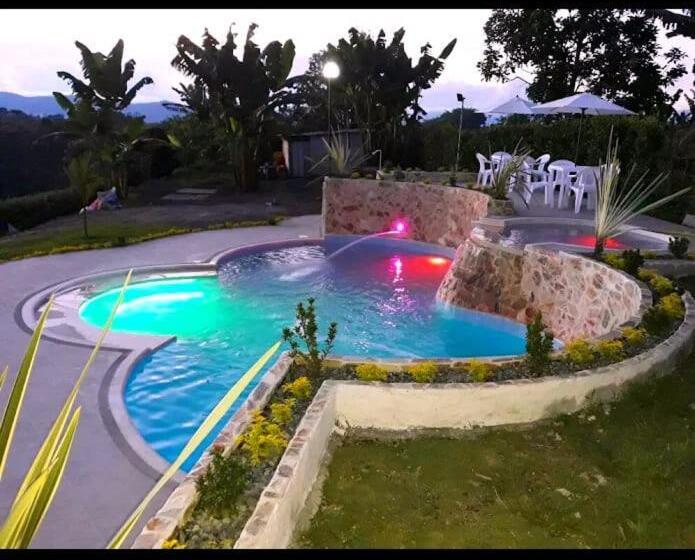 هتل روستایی Finca Hotel El Amanecer