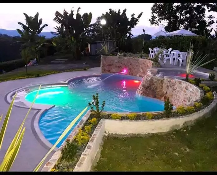 田舎風ホテル Finca Hotel El Amanecer