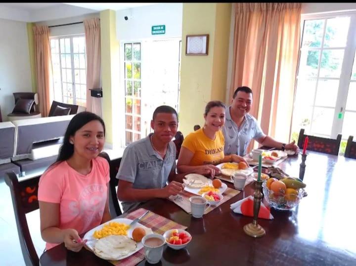 هتل روستایی Finca Hotel El Amanecer