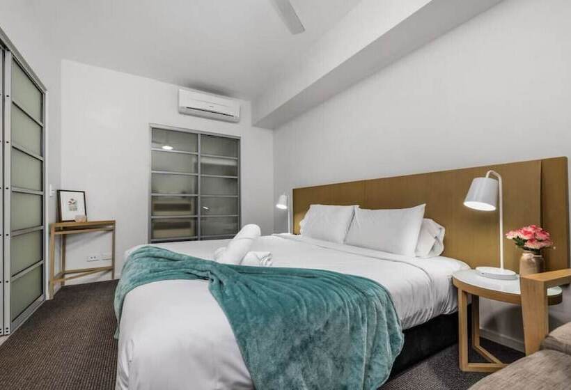 Hotel Signatures On Knuckey