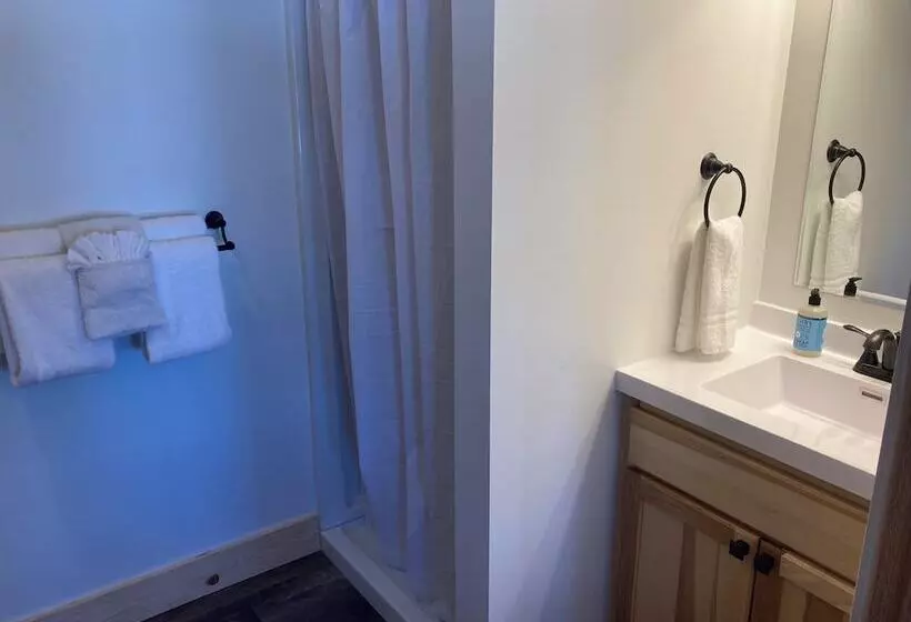 Keweenaw Waters Resort