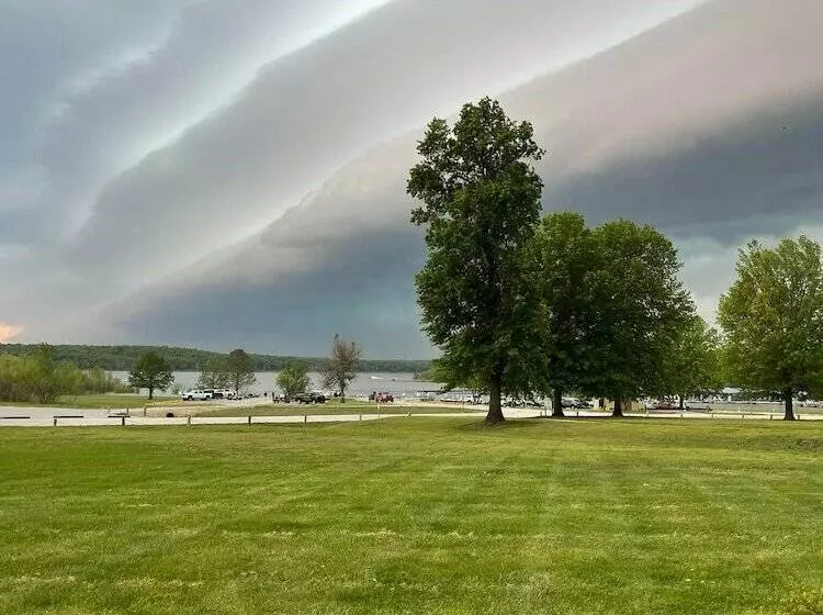 Motelli Beyonder Marine At Sterett Creek