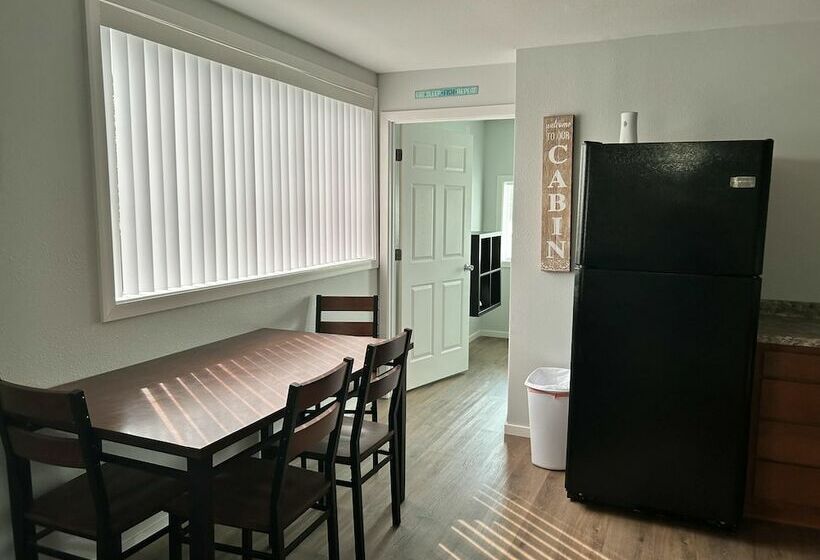 فندق على الطريق Beyonder Marine At Sterett Creek