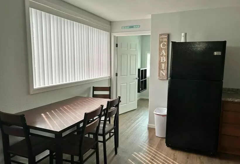 Motelli Beyonder Marine At Sterett Creek