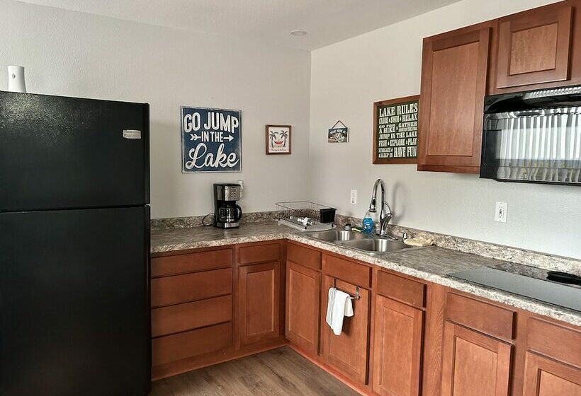 فندق على الطريق Beyonder Marine At Sterett Creek