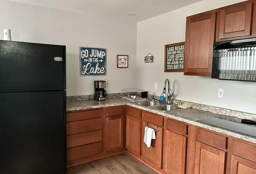 Motelli Beyonder Marine At Sterett Creek