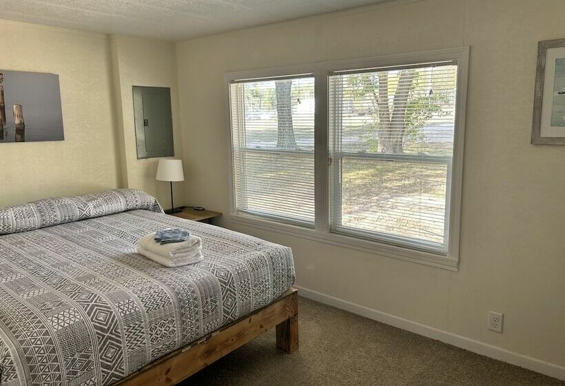 فندق على الطريق Beyonder Marine At Sterett Creek