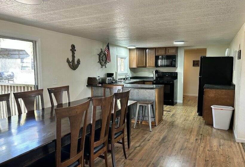 فندق على الطريق Beyonder Marine At Sterett Creek