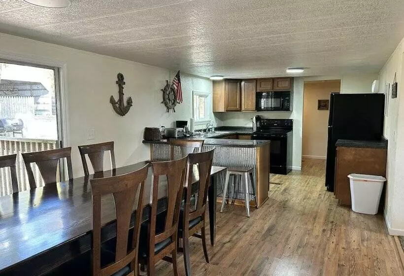 Motelli Beyonder Marine At Sterett Creek