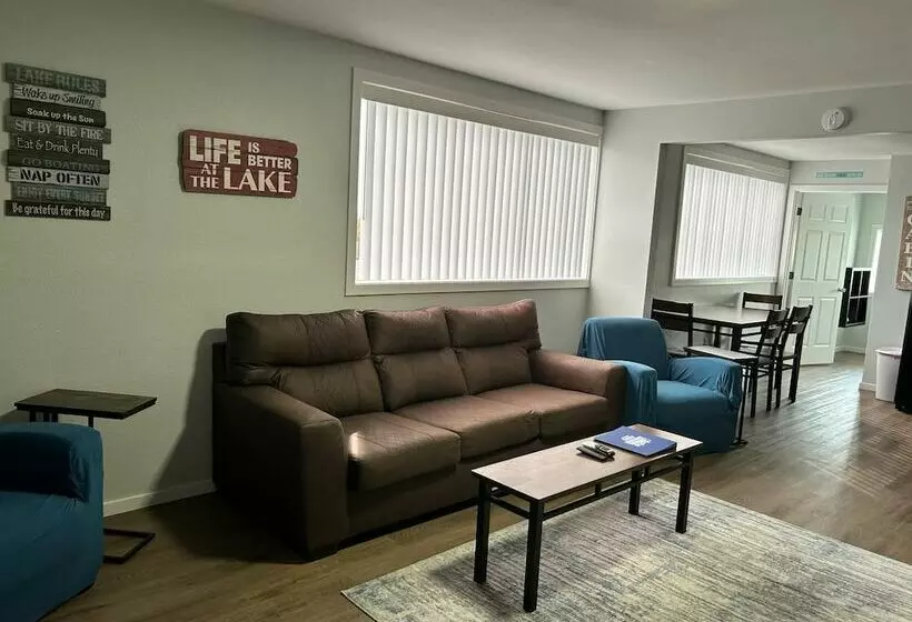 Motelli Beyonder Marine At Sterett Creek