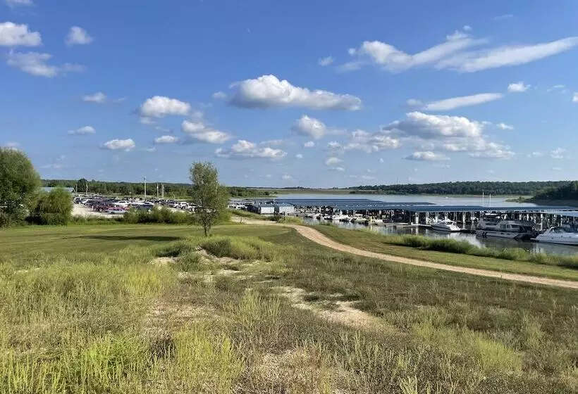 Motelli Beyonder Marine At Sterett Creek