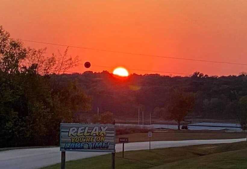 فندق على الطريق Beyonder Marine At Sterett Creek