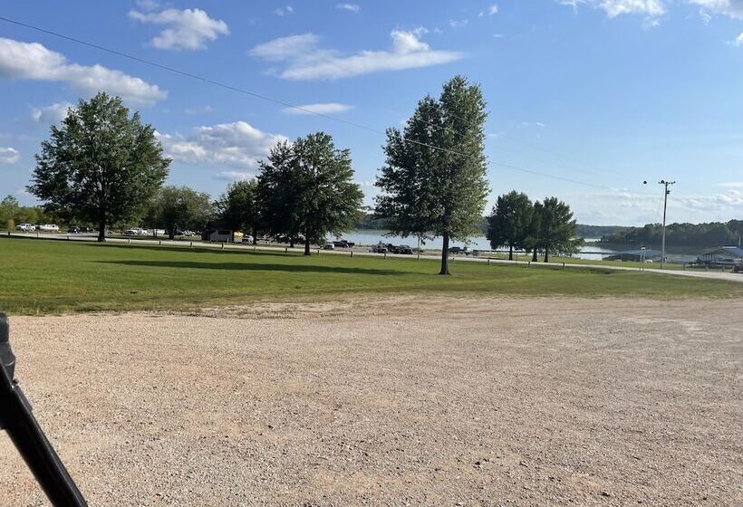 فندق على الطريق Beyonder Marine At Sterett Creek