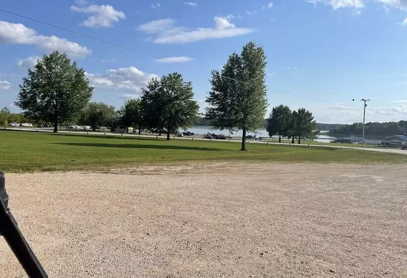 Motelli Beyonder Marine At Sterett Creek