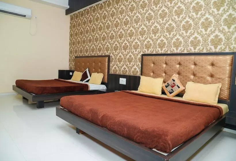 Omkar Resort And Lawn