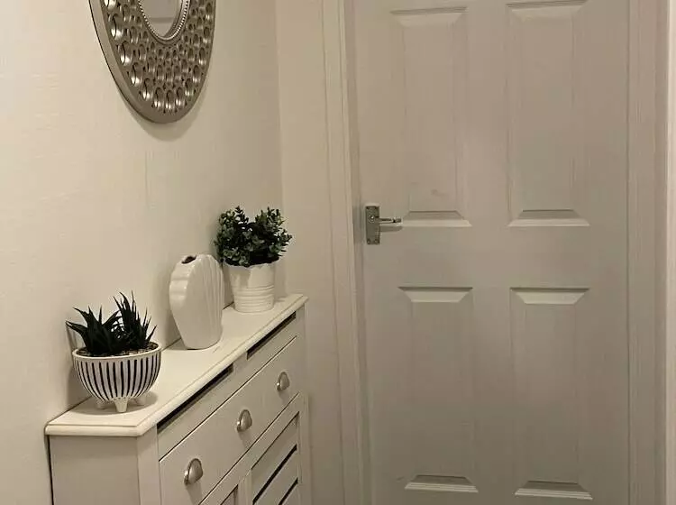 Majatalo Beautiful 4 Bed Home With Free Parking