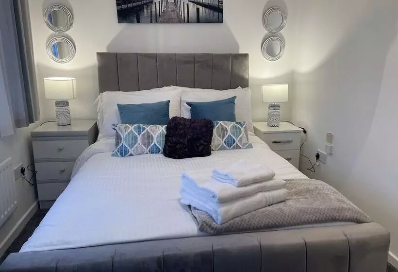 Majatalo Beautiful 4 Bed Home With Free Parking