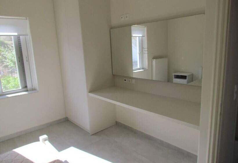 إقامة Beautiful 3 Bed House In Chania With Garden