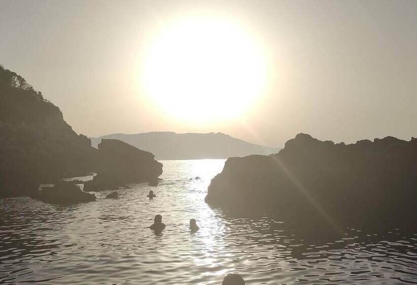 إقامة Beautiful 3 Bed House In Chania With Garden