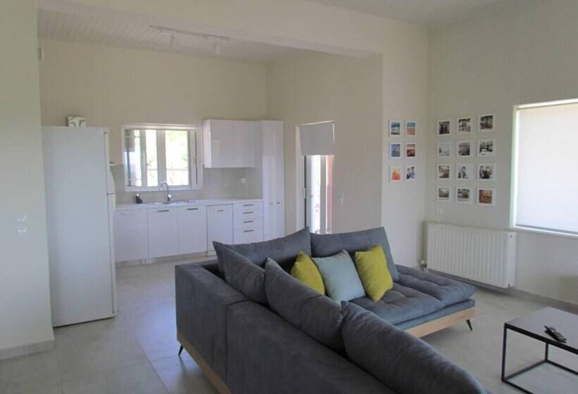 إقامة Beautiful 3 Bed House In Chania With Garden