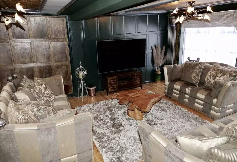 Residenssi Luxury 9 Bed Manor House Hot Tub Cinema Room Skytv